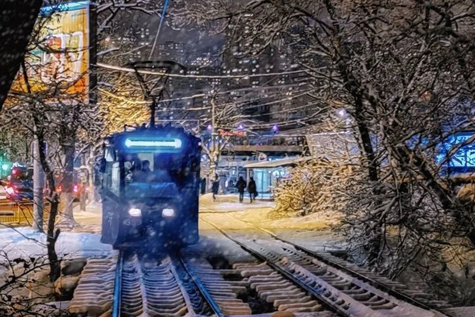 Трамваям Владивостока снегопады нипочем. Фото: instagram \ kuzinatra__