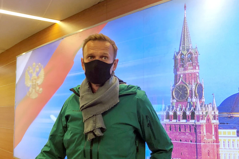 Блогер, выйдя в девятом часу из самолета авиакомпании «Победа» в Шереметьево, был задержен уже на паспортном контроле