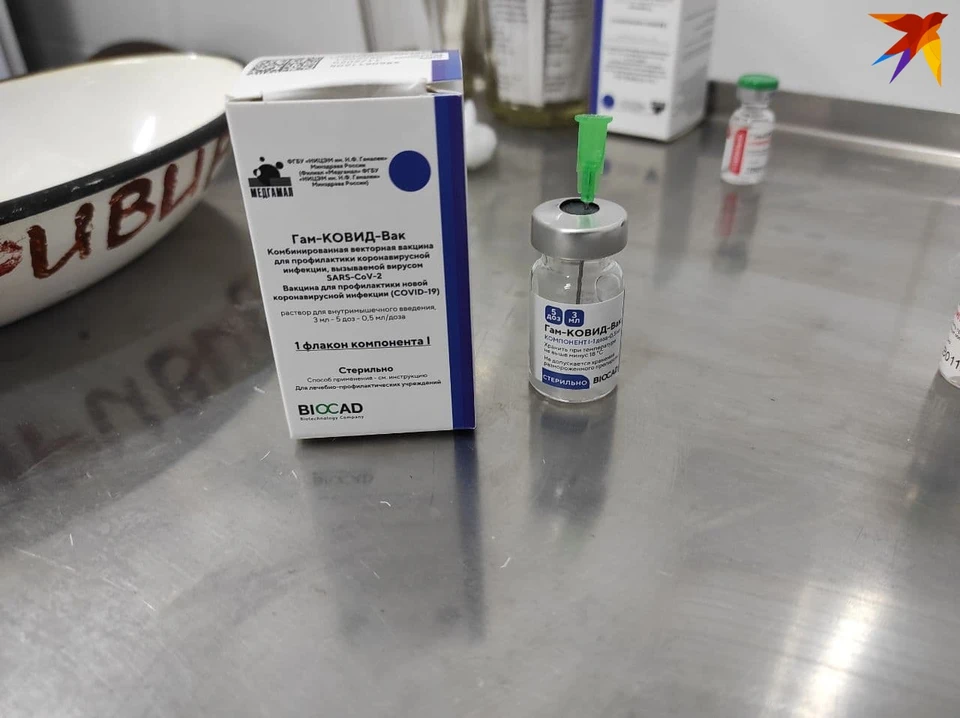 В Саратовскую область уже привезли десятки тысяч комплектов вакцины от коронавируса