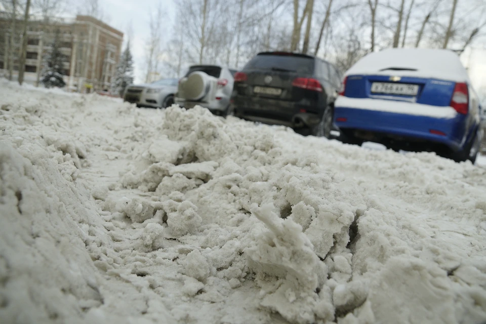 Только за последние сутки с дорог вывезли 10 тысяч 206 тонн снега.