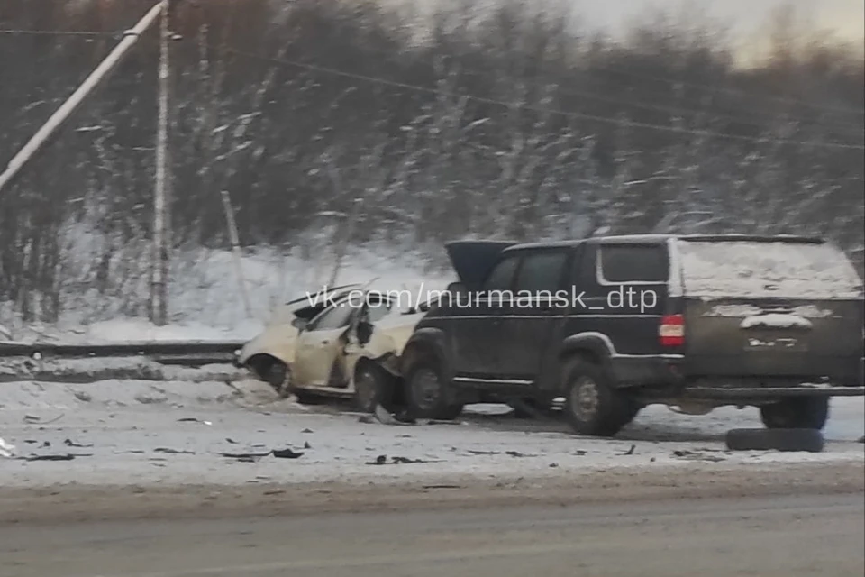 Обстоятельства аварии устанавливаются. Фото: "Мурманск ДТП ЧП"