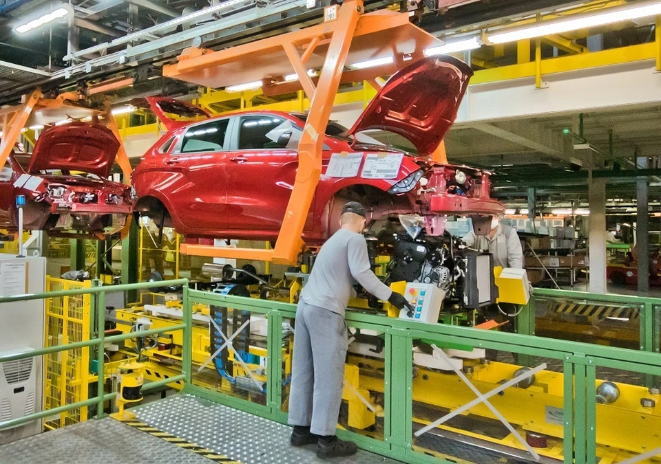 Процесс стыковки шасси с кузовом автомобиля на тольяттинском автозаводе стал автоматизирован