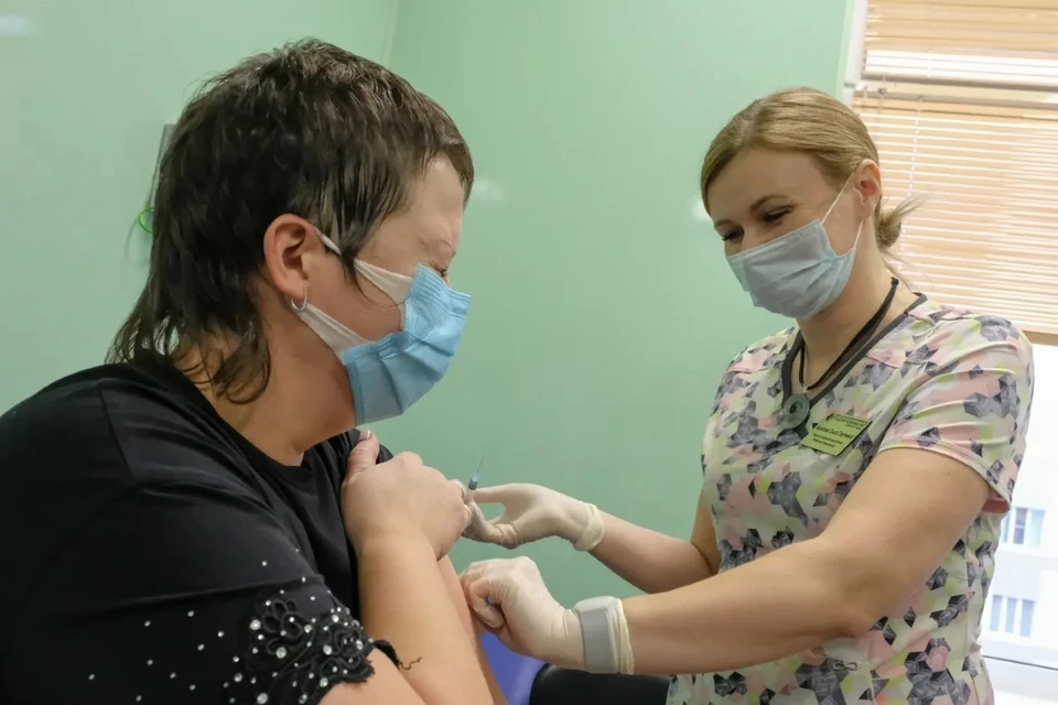 Петербургские частные клиники будут делать бесплатную прививку от коронавируса.