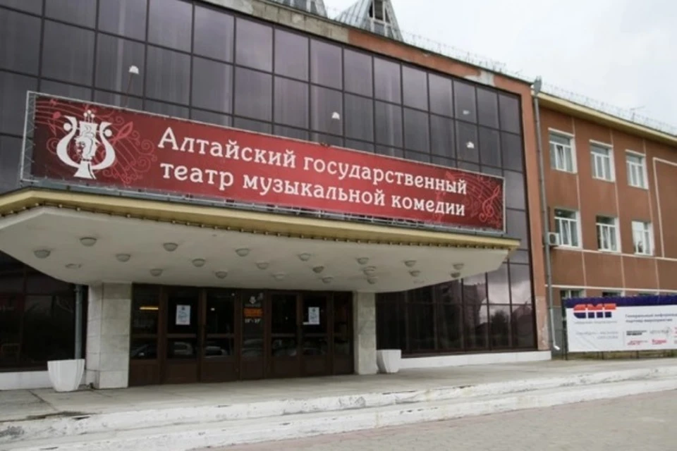 Работник упал с пятиметровой высоты.