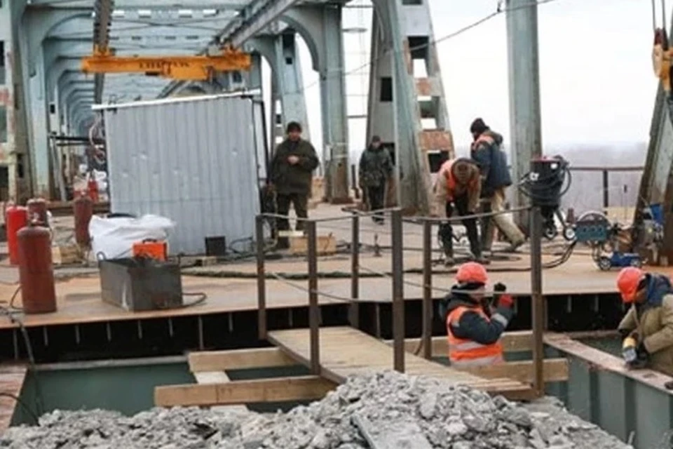 Сотрудник вышел за ограждения и упал.