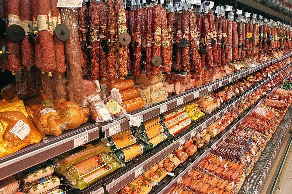 Три женщины выбирали в магазине все самое вкусное и дорогое, складывали в детскую коляску и уходили, не заплатив.