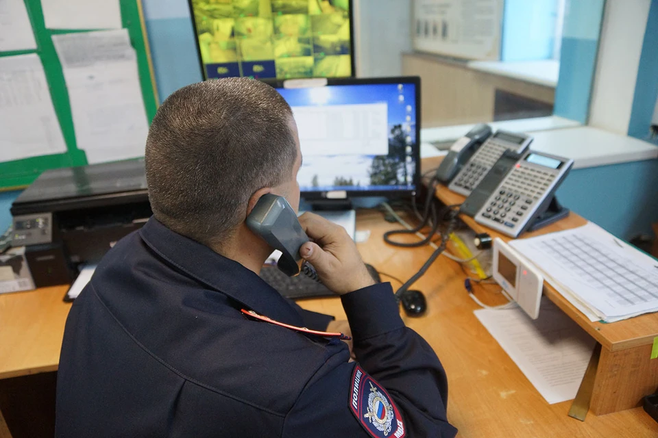 В настоящее время полиция проводит проверку и устанавливает все обстоятельства произошедшего.