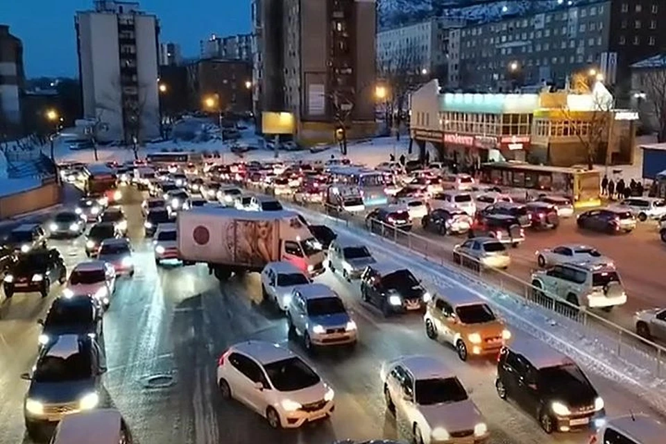 Транспортный коллапс во Владивостоке. Фото: принтскрин видео t.me/dvved