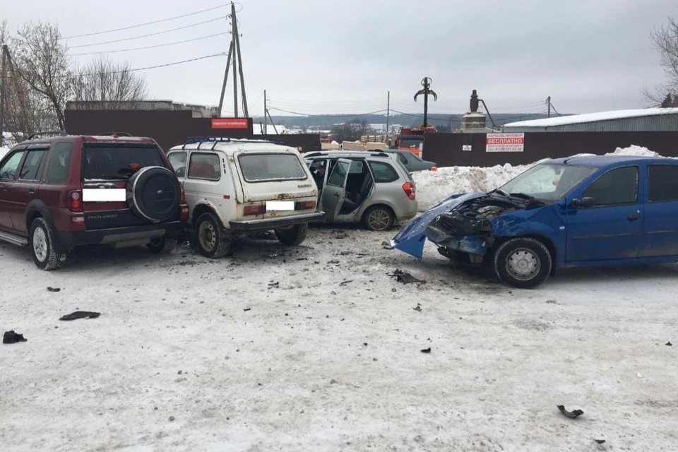 В результате аварии водитель Lada Kalina получил травм. Фото: vk.com/gibdd43
