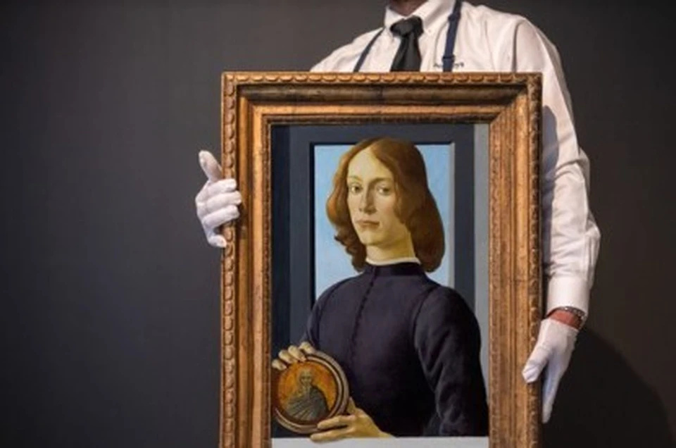 Картина «Молодой человек с медальоном» кисти Боттичелли продана за 92 млн долларов