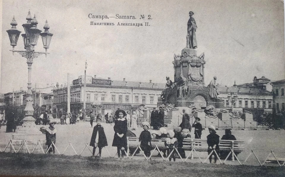 Вот так выглядел памятник императору