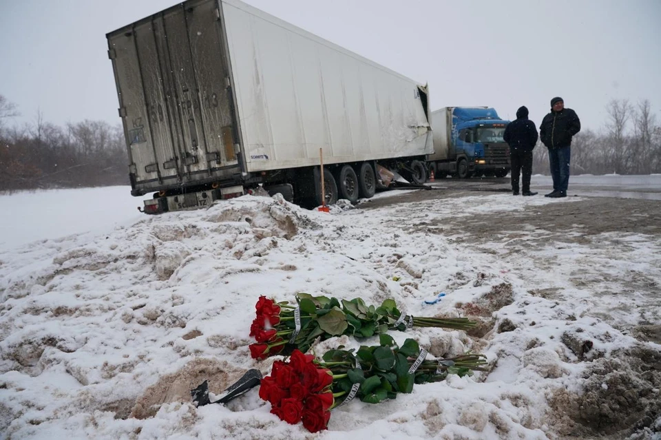 К месту трагедии главы регионов уже возложили цветы