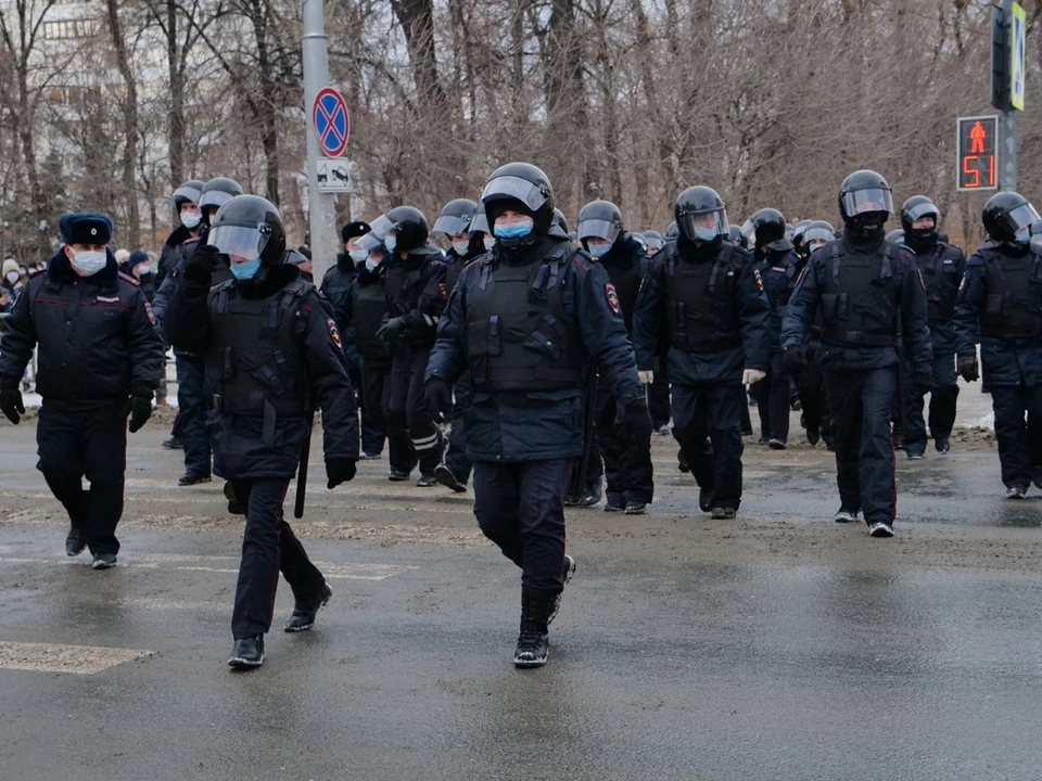 На улицах Самары в этот день много силовиков