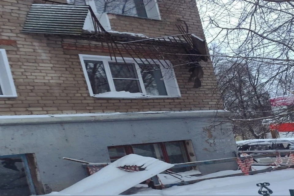 В жилом доме Кирово-Чепецка обвалился балкон. - chepetsk.ru.