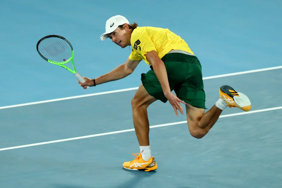 Лучшие теннисисты мира начали подготовку к Открытому чемпионату Австралии с "разогревочных турниров".