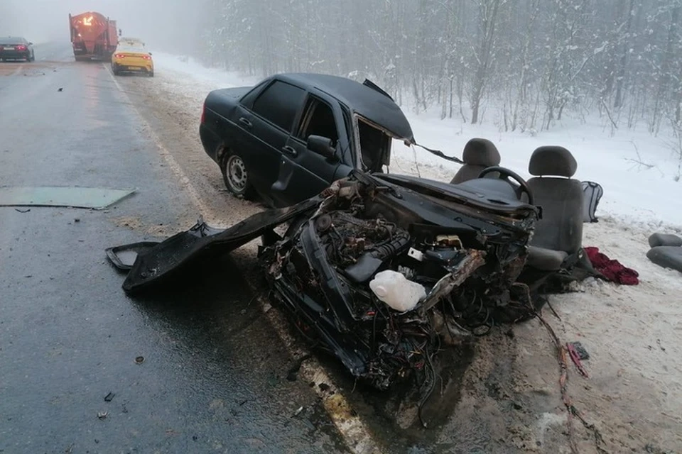 20-летний водитель автомобиля ВАЗ-21703, двигаясь в сторону Брянска, выехал на встречку.