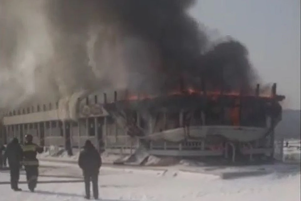 Во Владивостоке случился пожар на базе отдыха