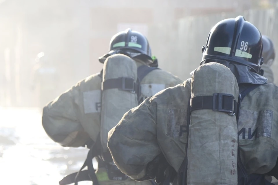 На улице Окатовой во Владивостоке потушен пожар в детской поликлинике. Фото: пресс-служба ГУ МЧС по Приморскому краю