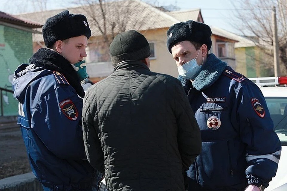 В Октябрьском районе Приморья водитель большегруза попытался дать взятку инспектору ДПС