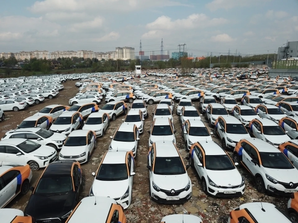 В Симферополе трое неизвестных попытались угнать автомобиль каршеринга.