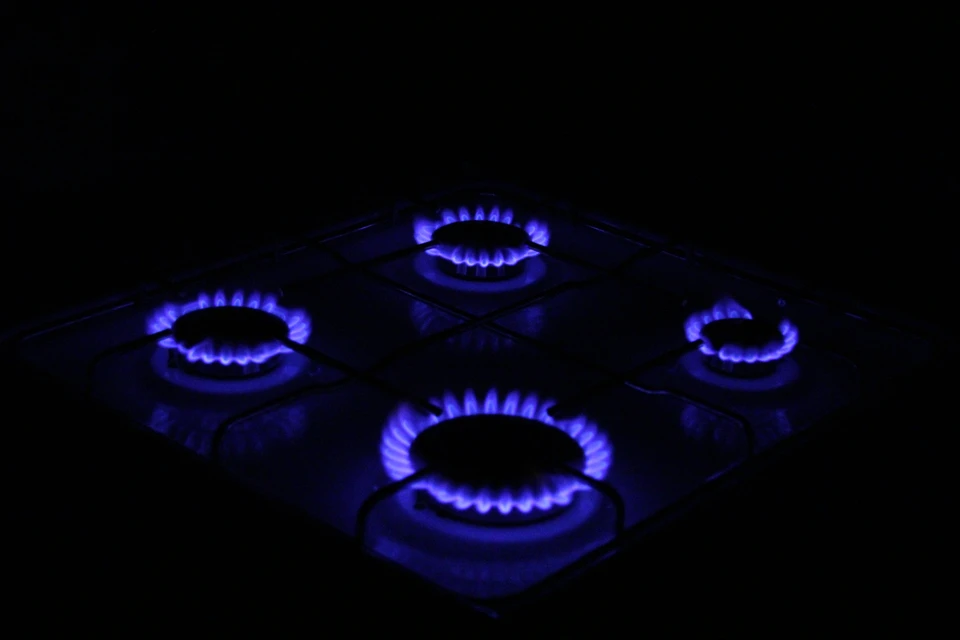 Слесарь начал менять оборудование, не отключив газопровод.