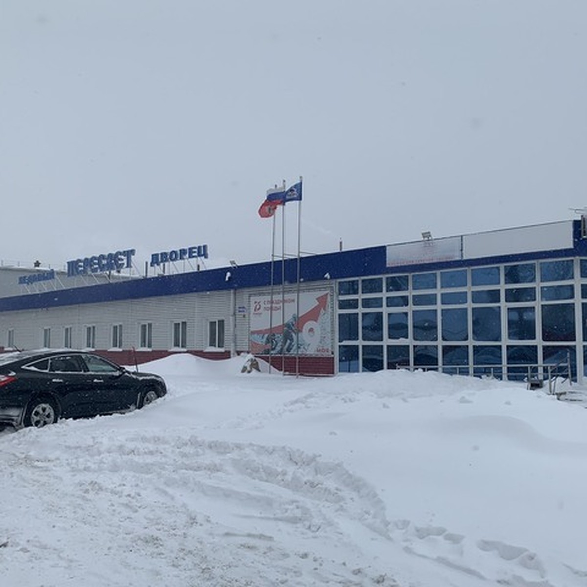 Снегопад в Брянске 12 февраля: Обрушение крыши в ледовом дворце, дорожные  злоключения и перенос «Лыжни России» - KP.RU