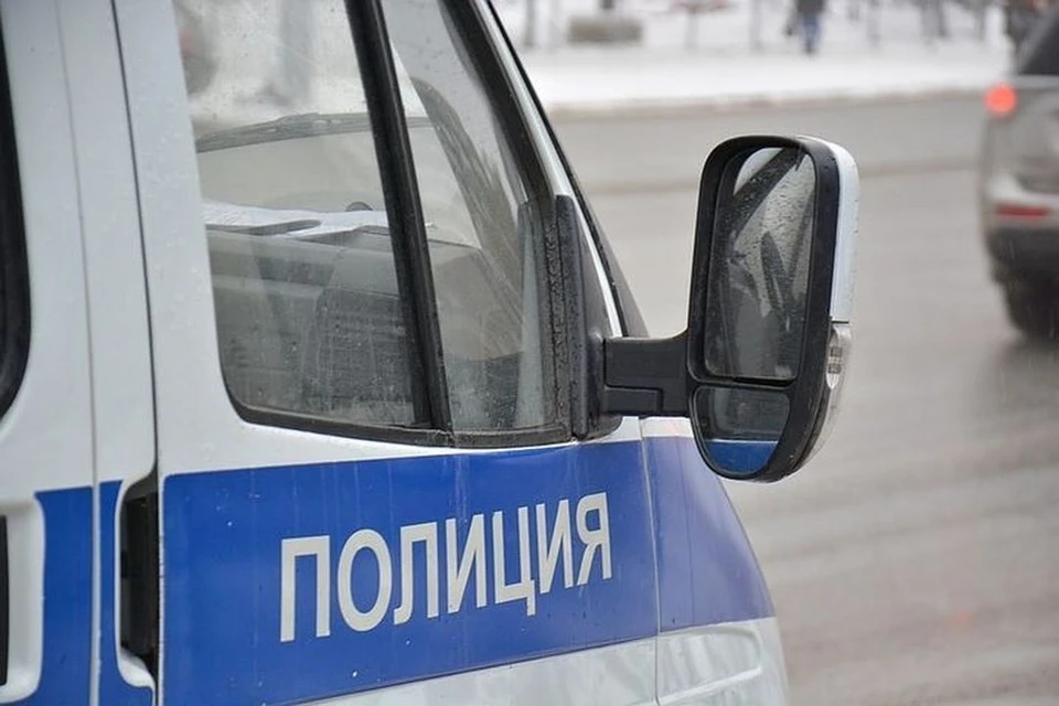 Дебошир набросился на участкового в служебном автомобиле.