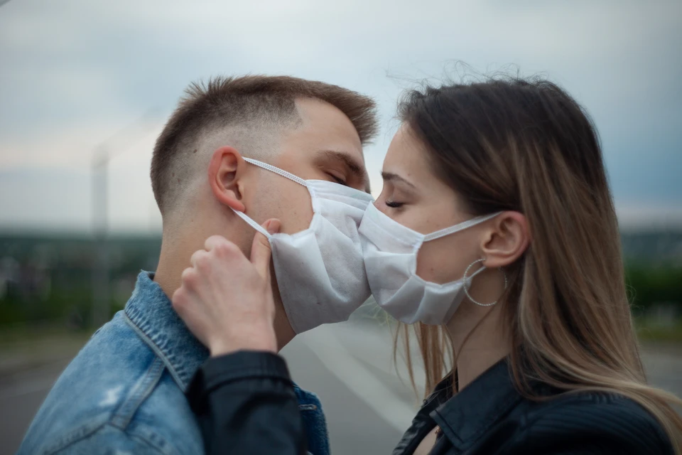 Даже коронавирус не мешает любви