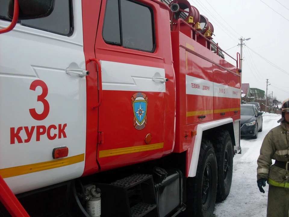 В бане огонь повредил кровлю