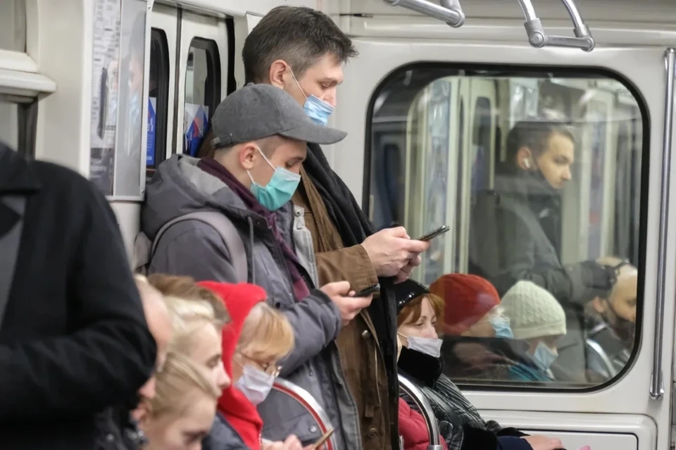 Пассажиров метро Петербурга будут просить снимать рюкзаки при входе в вагоны.