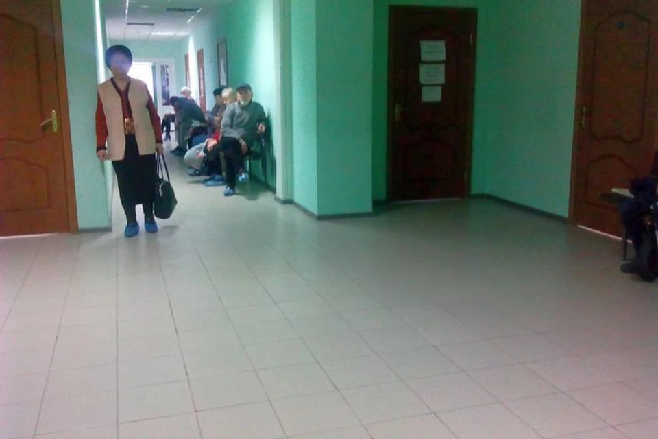 Принимаются пациенты в возрасте до 65 лет, а также старше 65 лет, которые перенесли коронавирус или прошли полный курс вакцинации