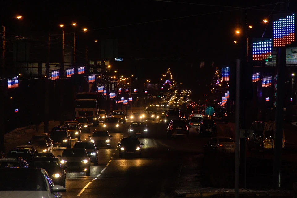В центре города решили убирать снег в час пик.