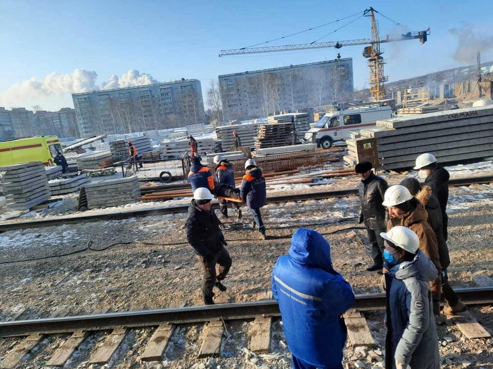 Мужчина упал с четырехметровой высоты. Фото: ГУ МЧС России по Амурской области