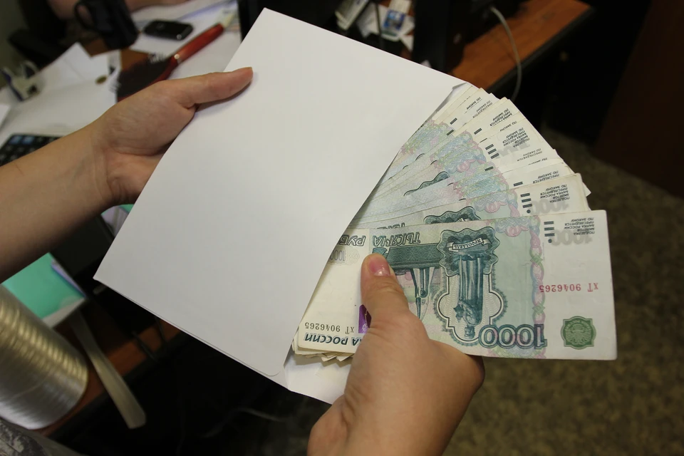 Чтобы сделать вклад, женщина взяла кредит на крупную сумму.