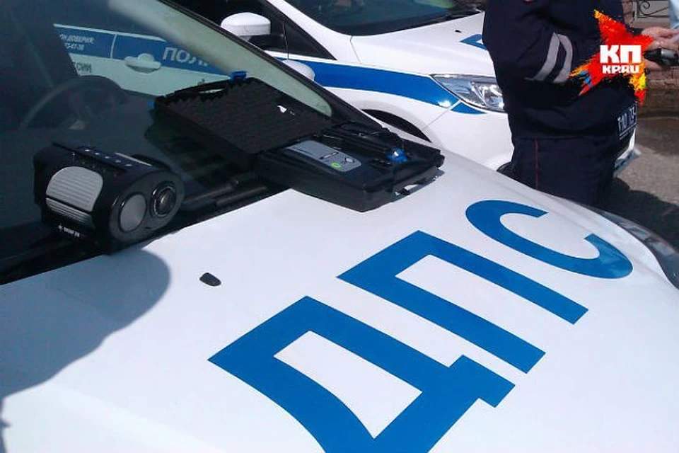 Полицейские продолжают выяснять обстоятельства ДТП, а также устанавливают личность погибшего пешехода.