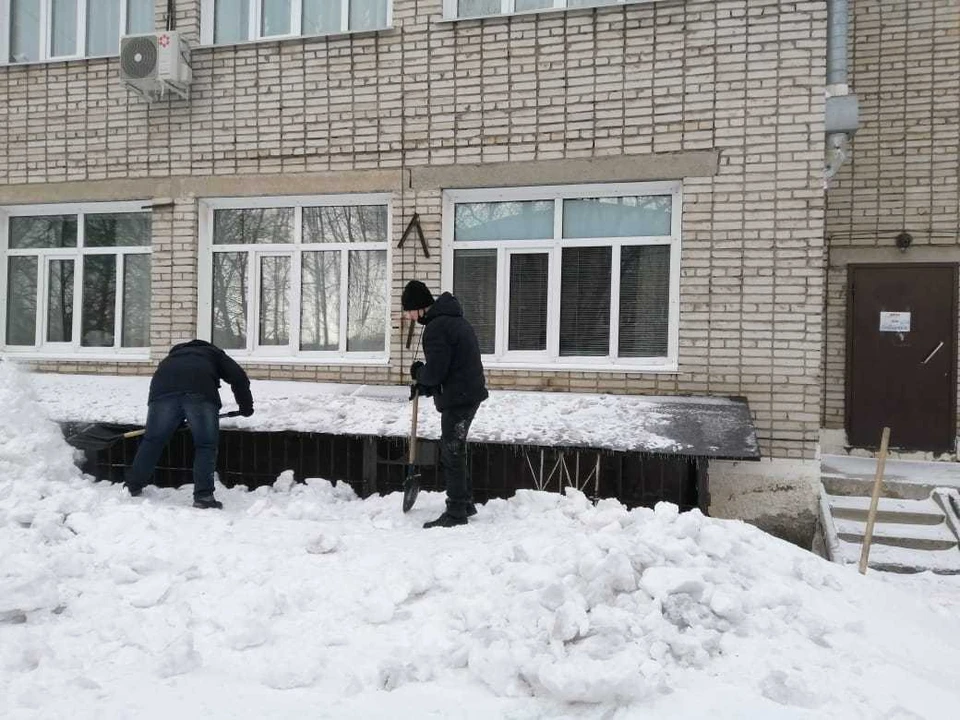 С 22 на 23 февраля волонтеры вновь отправились на расчистку территорий от снега