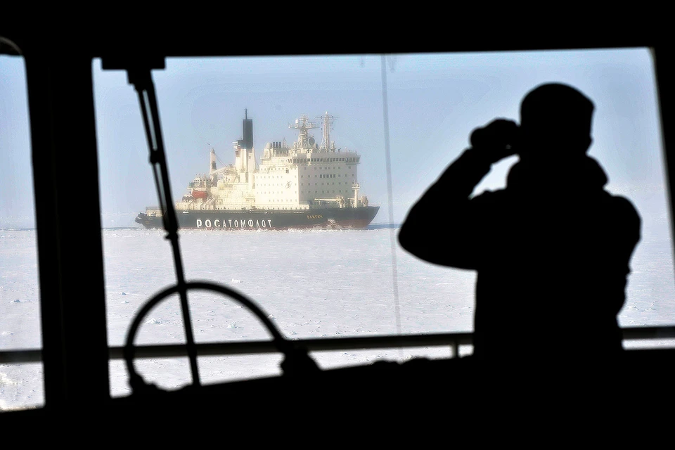 Транспортировка грузов по Северному морскому пути. Фото: Лев Федосеев/ТАСС