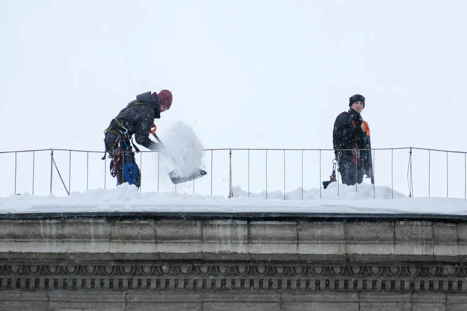 Приход календарной весны не избавит петербуржцев от снега и холодов.