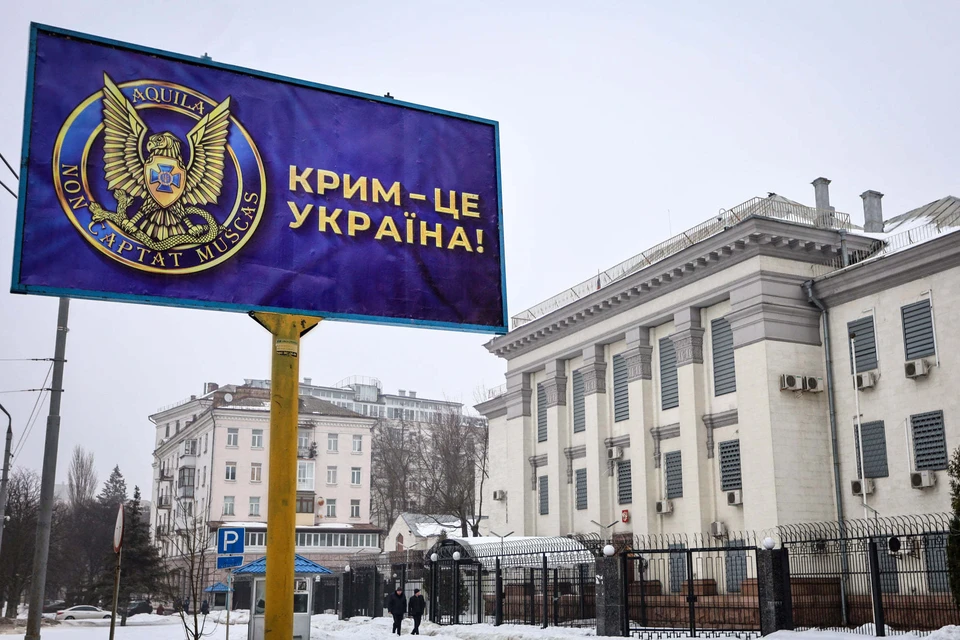Служба безопасности Украины отчиталась в своем телеграм-канале и Facebook об установке скандального билборда у посольства России