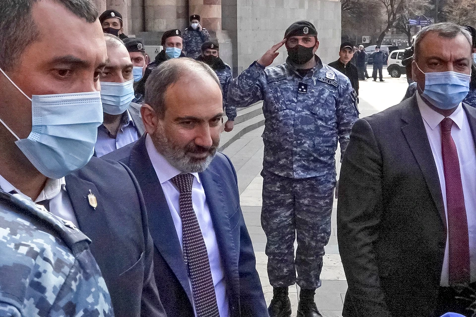 Премьер-министр Армении Никол Пашинян прошел маршем по центральной улице Еревана.