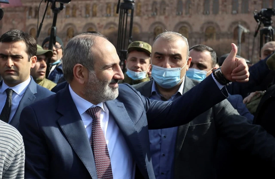 На улицы Еревана вышли сторонники премьер-министра Никола Пашиняна и его противники