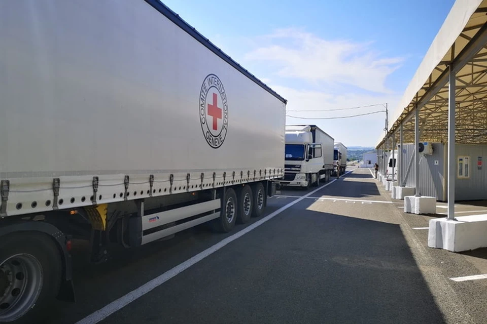 Украина под надуманным предлогом не пропустила гумконвой через переход «Новотроицкое-Еленовка» под Донецком. Фото:ГПСУ