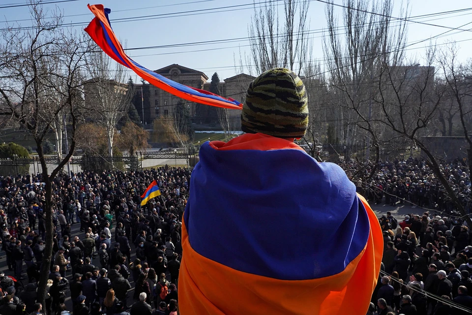 Все в Армении готовятся к «большому понедельнику», считая, что этот день станет для этой страны переломным. Тут запланированы сразу три больших митинга.