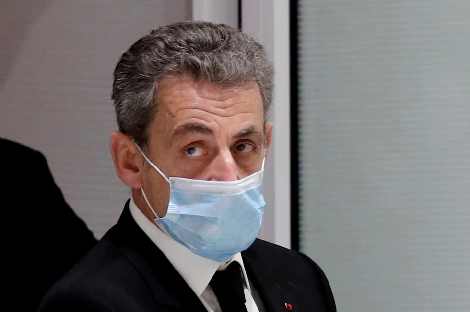 Суд признал Саркози виновным в коррупции