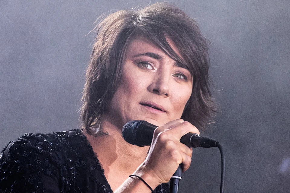 Певица Земфира во время выступления. Фото: Сергей Бобылев/ТАСС