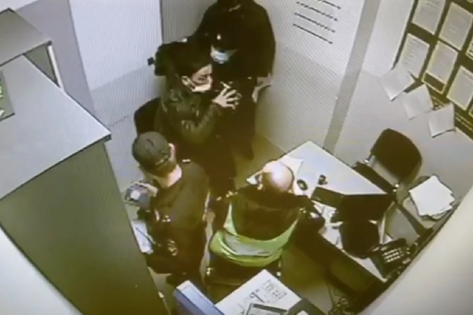 Инцидент произошел в помещении линейного отдела полиции на транспорте.