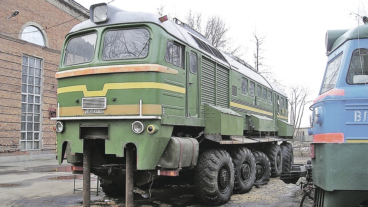 Шла «Машка» по шоссе: зачем Министерству обороны понадобился тепловоз на  колесах от тягача - KP.RU