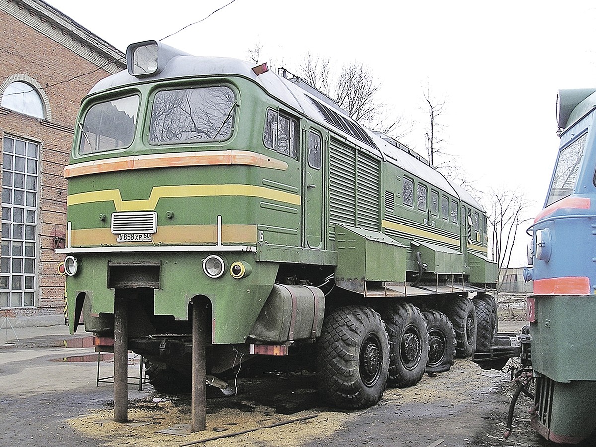 Шла «Машка» по шоссе: зачем Министерству обороны понадобился тепловоз на  колесах от тягача - KP.RU