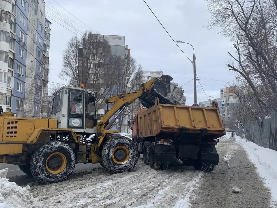 В Самаре продолжают уборку снега