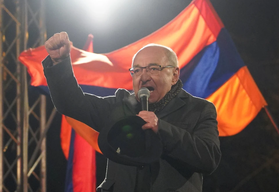 Лидера оппозиции Армении Манукяна отпустили под подписку о невыезде